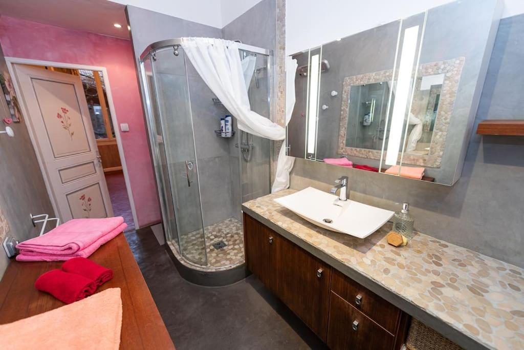 Anna-Maria : Grand Appartement 10 Personnes+Parking Prive -Actif+ Location- 马赛 外观 照片