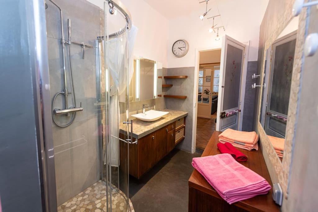 Anna-Maria : Grand Appartement 10 Personnes+Parking Prive -Actif+ Location- 马赛 外观 照片