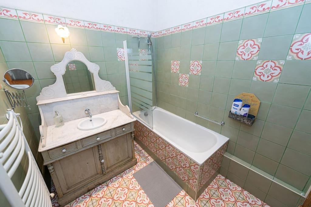 Anna-Maria : Grand Appartement 10 Personnes+Parking Prive -Actif+ Location- 马赛 外观 照片
